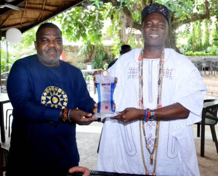 SDNON presents Award to Olowu of Kuta Kingdom over Contribution to Culture, Tradition Development in Yorubaland